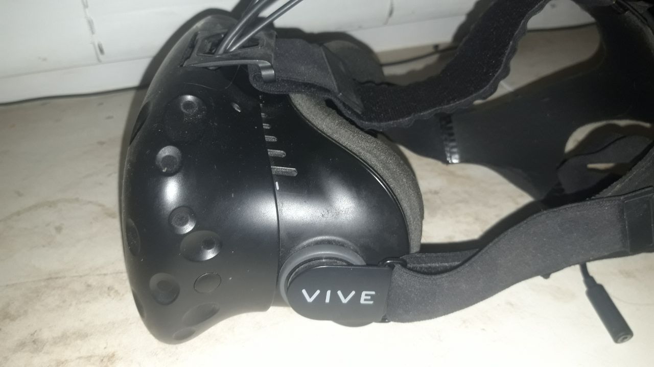 Уценённый Шлем виртуальной реальности HTC Vive Уценённый Шлем виртуальной реальности HTC Vive